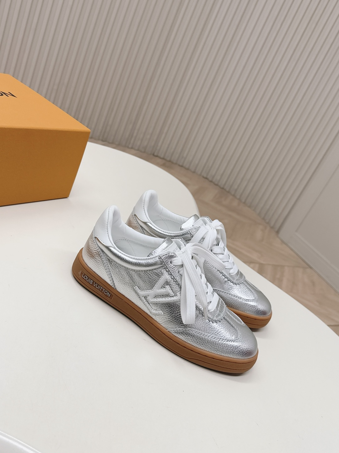 Louis Vuitton LV 驴牌26新款德训鞋板鞋运动鞋