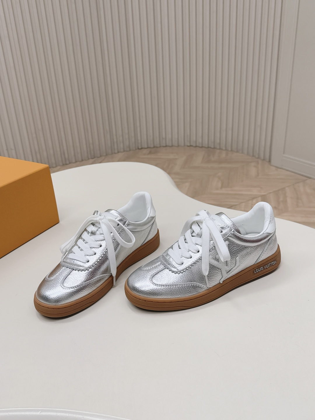 Louis Vuitton LV 驴牌26新款德训鞋板鞋运动鞋