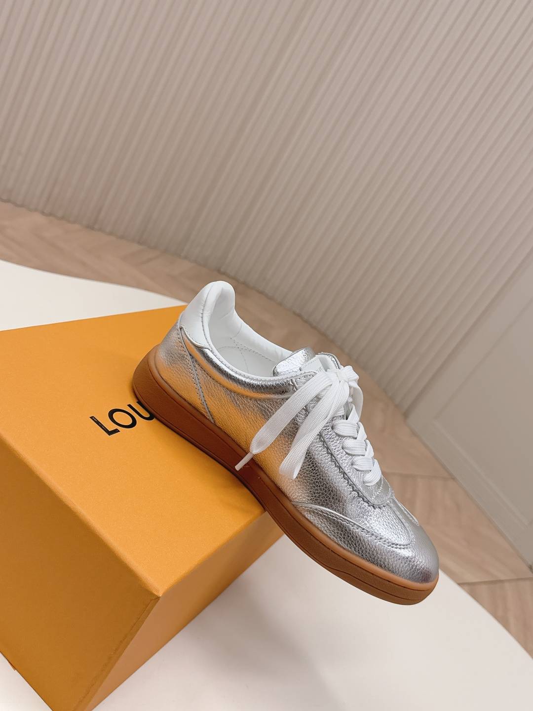 Louis Vuitton LV 驴牌26新款德训鞋板鞋运动鞋