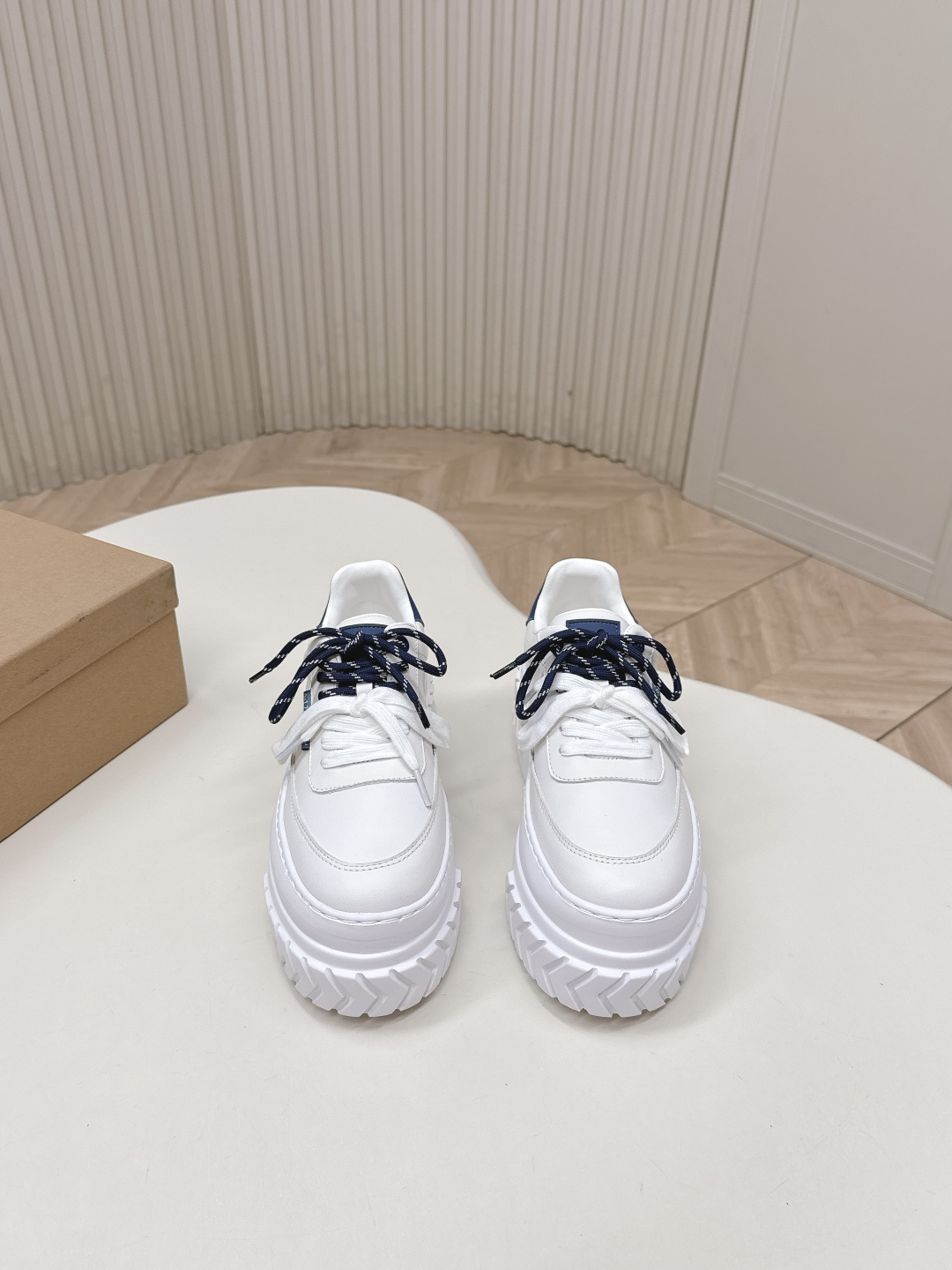 NO:788598,, both niche ~ 2026 vs early spring platform thick-soled platform color matching casual shoes. Original purchase, development and production. both has a unique American retro style, with a solid leather shoe body and a versatile appearance with a retro atmosphere, matched with the brand's classic American flag logo. It has won the love of many fashion celebrities and is often worn in private outfits. U both shoes, neat and stylish... Fabric: cowhide, lining sheepskin, outsole, original open-molded foam sole  Size 35-39 (40. Customized and non-returnable), casual shoes/sports shoes, sneakers, sheepskin19860909,both小众～2026vs早春松糕厚底松糕拼色休闲鞋  原版购入开发 做货 both 富有独特美式复古风格,以扎实的皮革鞋身与复古氛围的百搭外型,配搭品牌经典的美国国旗标志,获得许多时尚名人的喜爱,更经常于私下穿搭中穿戴 U both 鞋款,俐落有型… 面料牛猄 内里羊皮 大底原版开模发泡成型底 码数35-39（40.定制不退换）,休闲鞋/运动鞋,sneakers,sheepskin,Women's Shoes