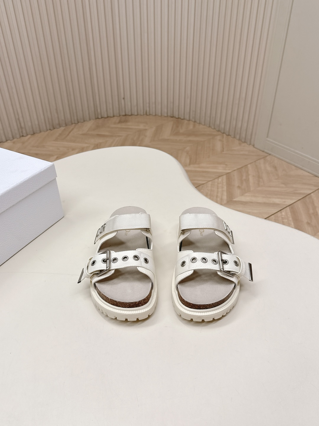 Dior 拖鞋 2026 升级版 Dior迪奥 最新魔术贴凉鞋拖鞋系列 高版本 超耐看超百搭款 上脚非常舒适 显瘦又显白 鞋面 定制鞋面