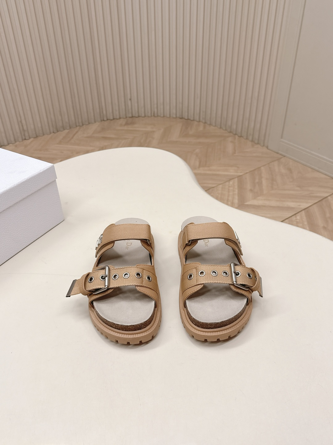Dior 拖鞋 2026 升级版 Dior迪奥 最新魔术贴凉鞋拖鞋系列 高版本 超耐看超百搭款 上脚非常舒适 显瘦又显白 鞋面 定制鞋面