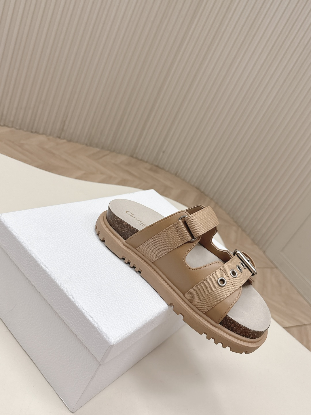 Dior 拖鞋 2026 升级版 Dior迪奥 最新魔术贴凉鞋拖鞋系列 高版本 超耐看超百搭款 上脚非常舒适 显瘦又显白 鞋面 定制鞋面
