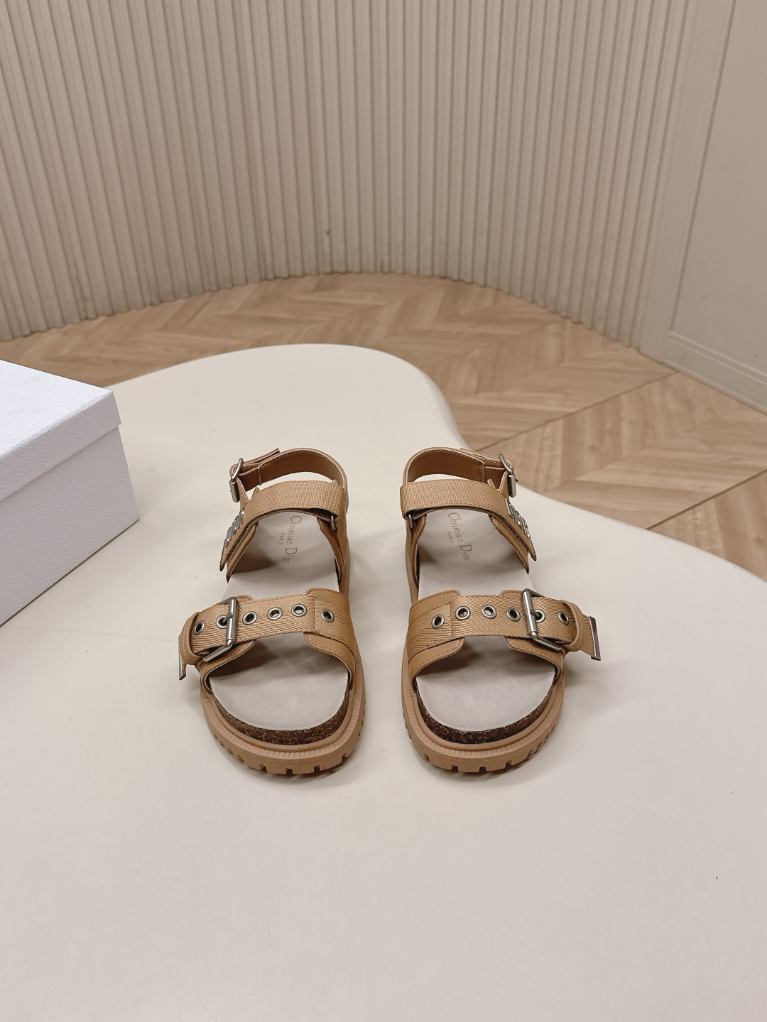 Dior 凉鞋+拖鞋 2026 升级版 Dior迪奥 最新魔术贴凉鞋拖鞋系列 高版本 超耐看超百搭款 上脚非常舒适 显瘦又显白 鞋面 定制鞋面