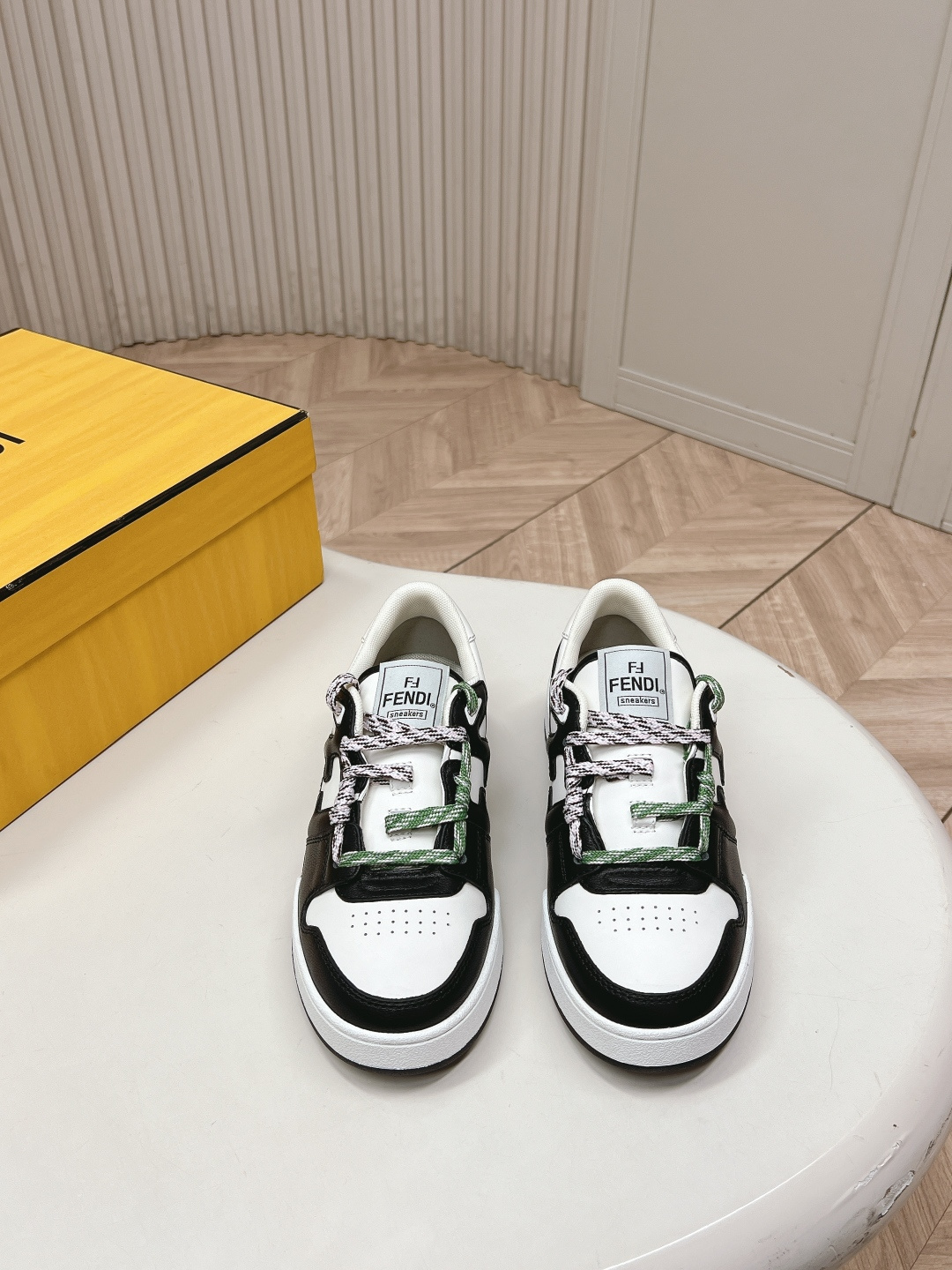 NO:786857,Women's Men's Plus 10 Latest version Couple model Fendi Fendi 2026 new color series sneakers casual sports shoes FD match Upgraded new model Full leather stitching Fresh blood injection plus FF retro design Super good-looking and versatile Upper cowhide stitching combination The raised double F logo on the side is made of breathable cloth inside Lightweight, comfortable and versatile Original TPU outsole Size number, women's model 35-40 /  Men's 39-44, casual shoes/sports shoes, fendi, fendi, sneakers, cowhide19860909出女 男加10 最新版面 情侣款 Fendi芬迪2026新色系列板鞋休闲运动鞋 FD match 升级新款 全皮面拼接 新鲜血液注入加FF复古的设计 超好看百搭 鞋面牛皮面拼接组合 侧面凸起的双F logo内里采用透气布里 轻便 舒适百搭 原版TPu大底 码数,女款35-40 / 男款39-44,休闲鞋/运动鞋,fendi,fendi,sneakers,cowhide,Women's Shoes