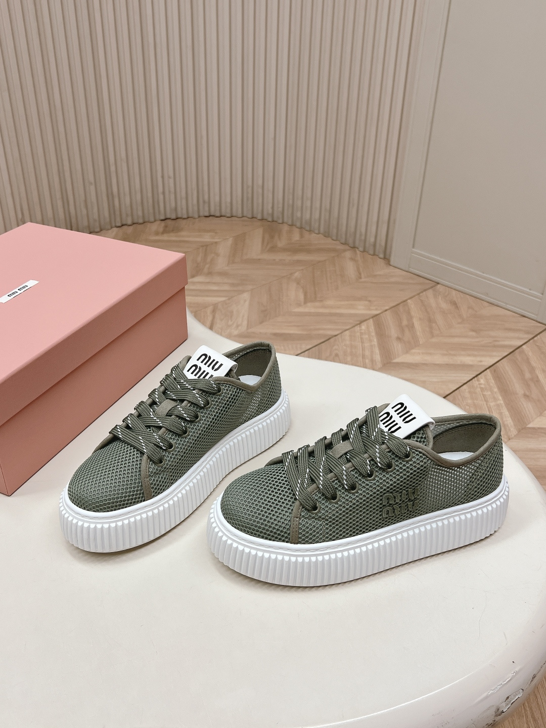 Miu Miu Miu Miu26ss 春夏新款网面饼干厚底鞋 自带清甜少女感的Miu Miu网面饼干厚底鞋