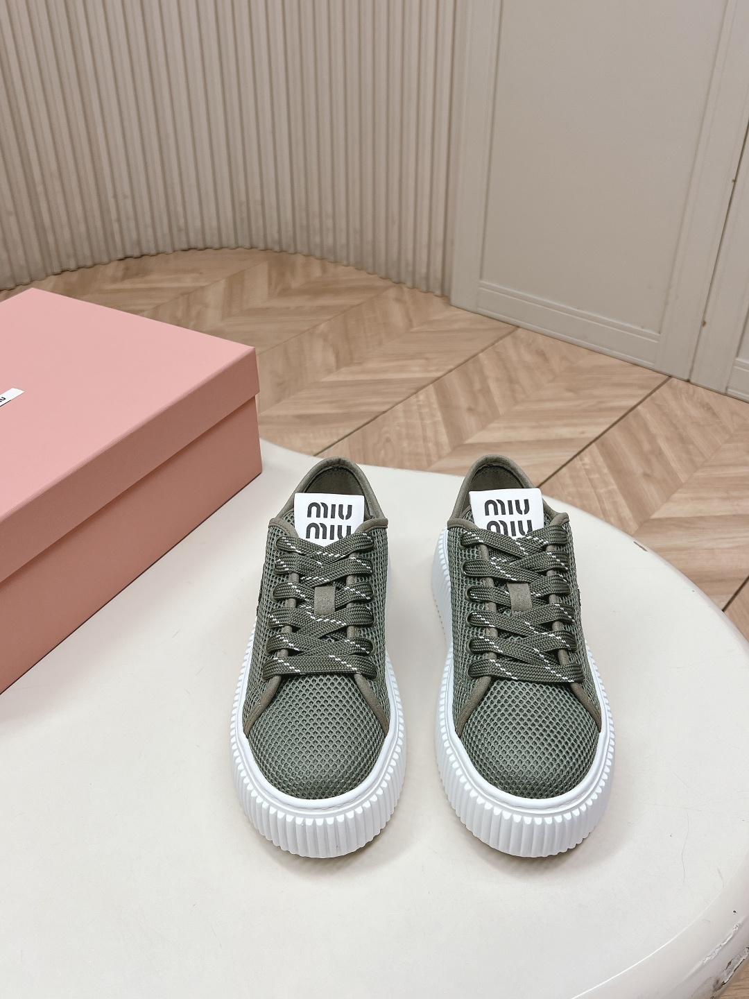 Miu Miu Miu Miu26ss 春夏新款网面饼干厚底鞋 自带清甜少女感的Miu Miu网面饼干厚底鞋