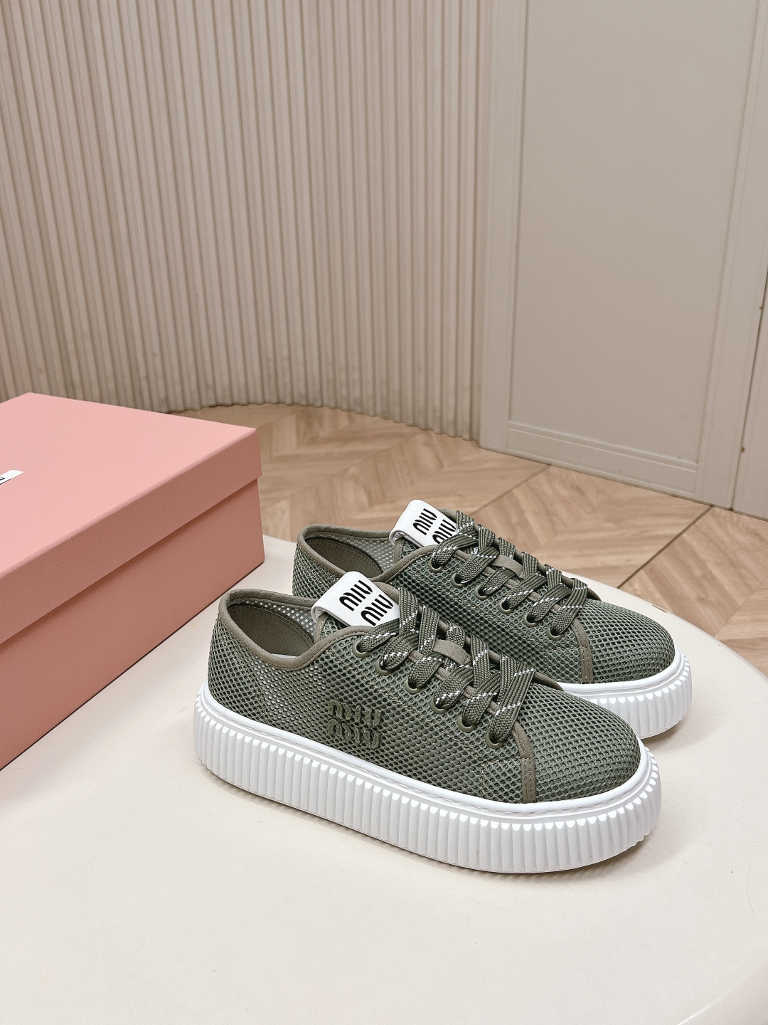 Miu Miu Miu Miu26ss 春夏新款网面饼干厚底鞋 自带清甜少女感的Miu Miu网面饼干厚底鞋