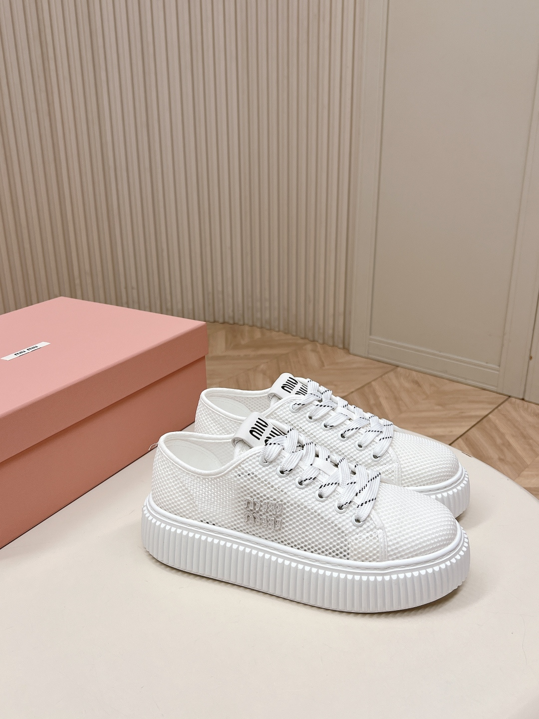 Miu Miu Miu Miu26ss 春夏新款网面饼干厚底鞋 自带清甜少女感的Miu Miu网面饼干厚底鞋