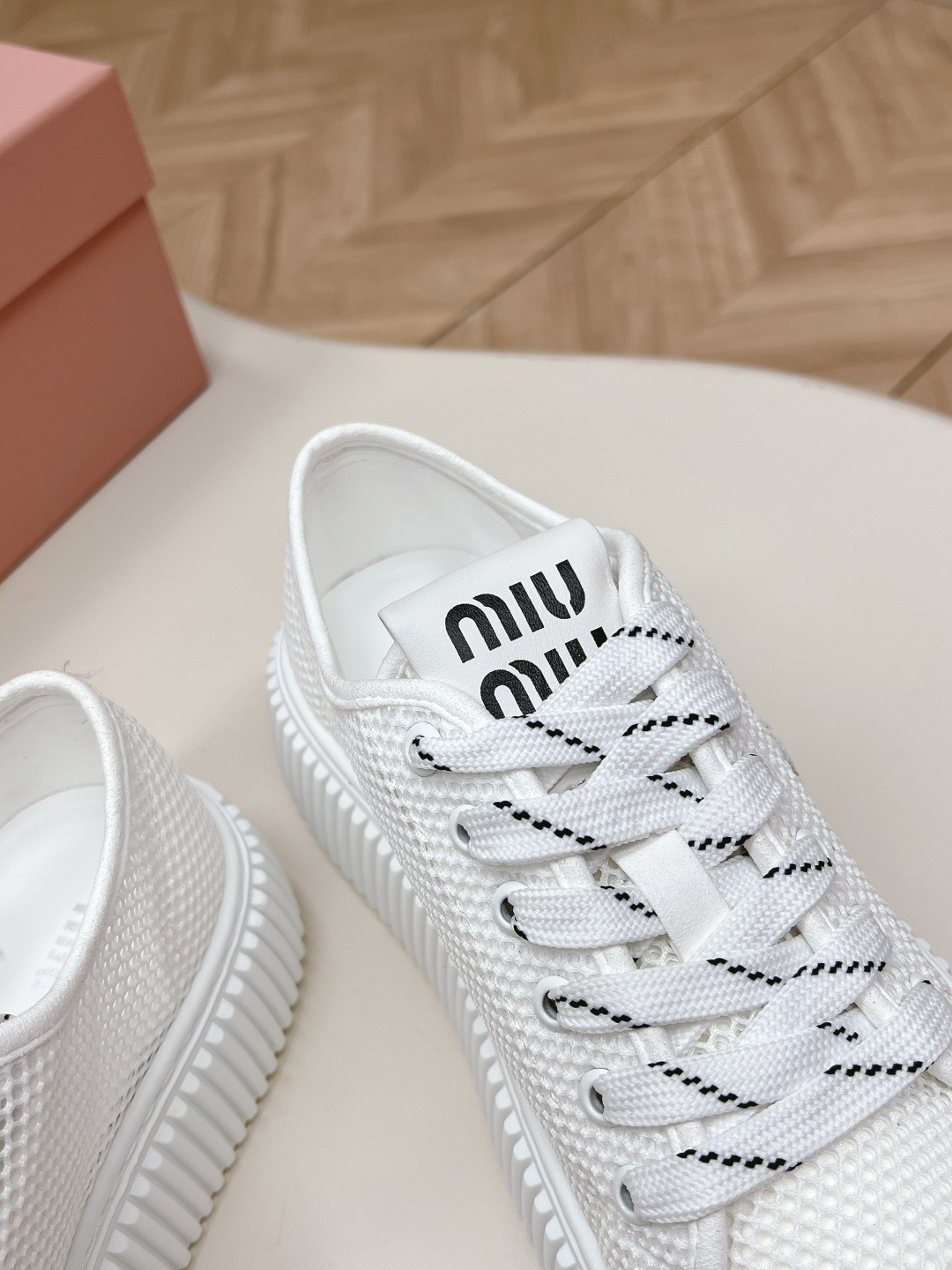 Miu Miu Miu Miu26ss 春夏新款网面饼干厚底鞋 自带清甜少女感的Miu Miu网面饼干厚底鞋