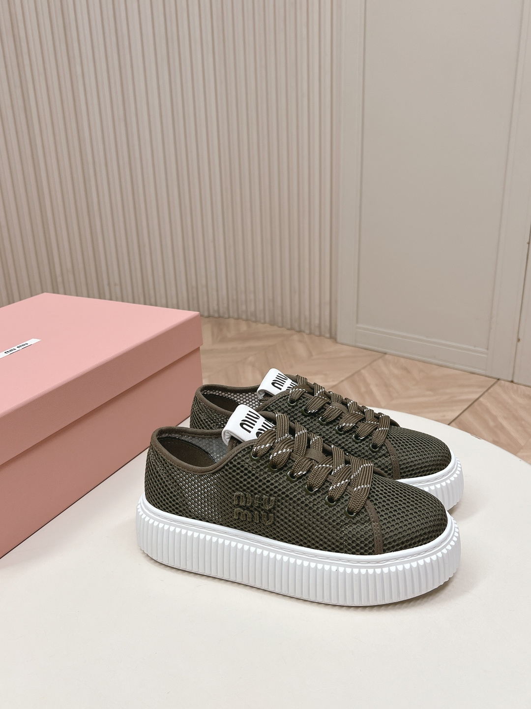 Miu Miu Miu Miu26ss 春夏新款网面饼干厚底鞋 自带清甜少女感的Miu Miu网面饼干厚底鞋