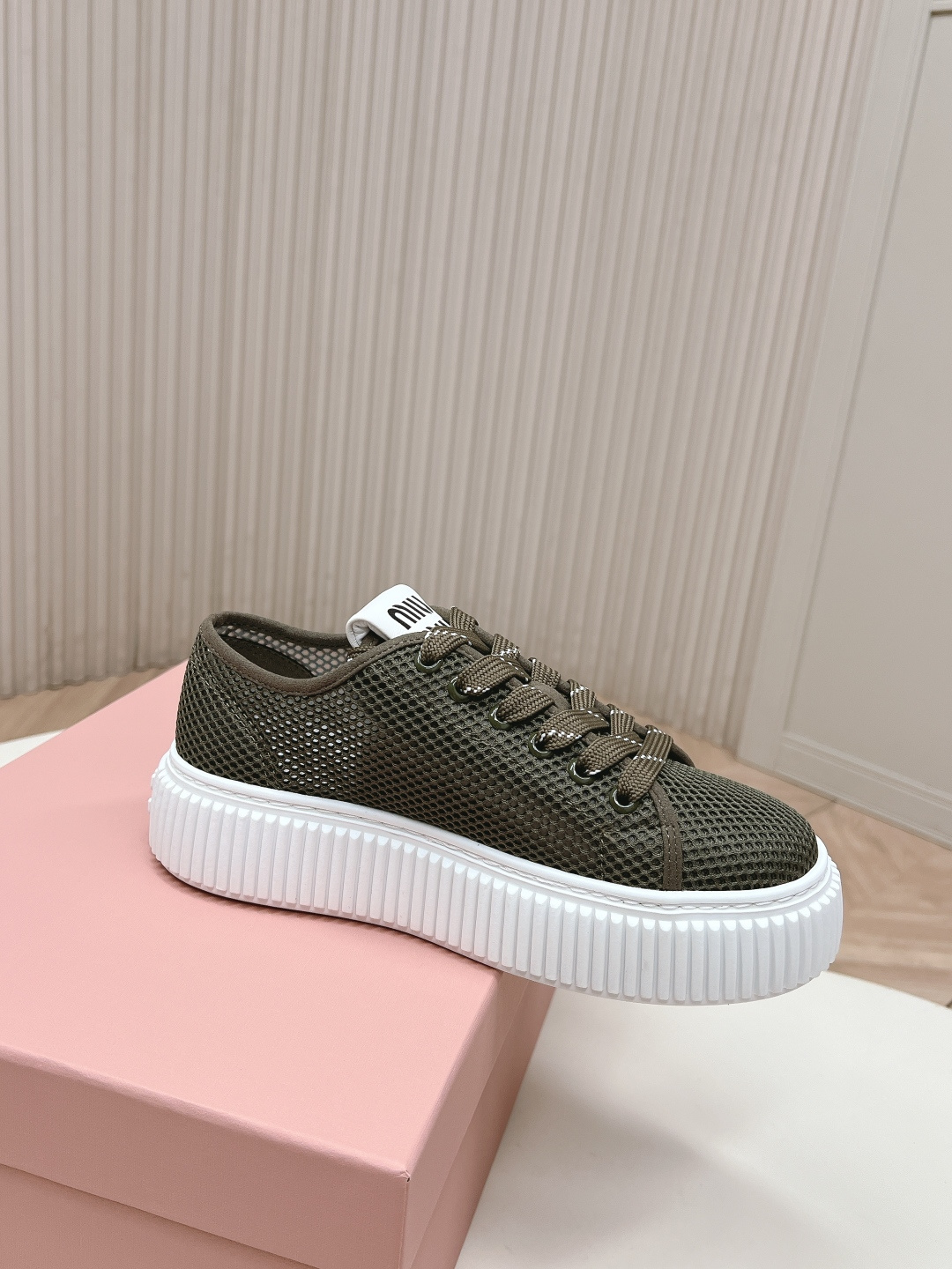 Miu Miu Miu Miu26ss 春夏新款网面饼干厚底鞋 自带清甜少女感的Miu Miu网面饼干厚底鞋