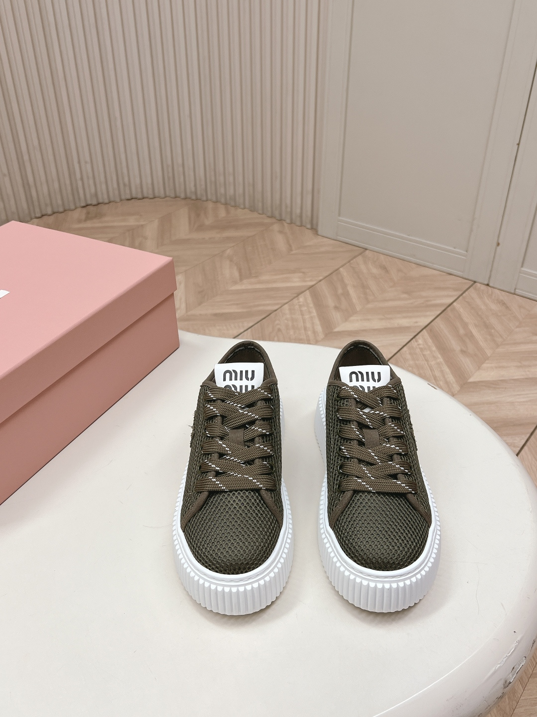 Miu Miu Miu Miu26ss 春夏新款网面饼干厚底鞋 自带清甜少女感的Miu Miu网面饼干厚底鞋