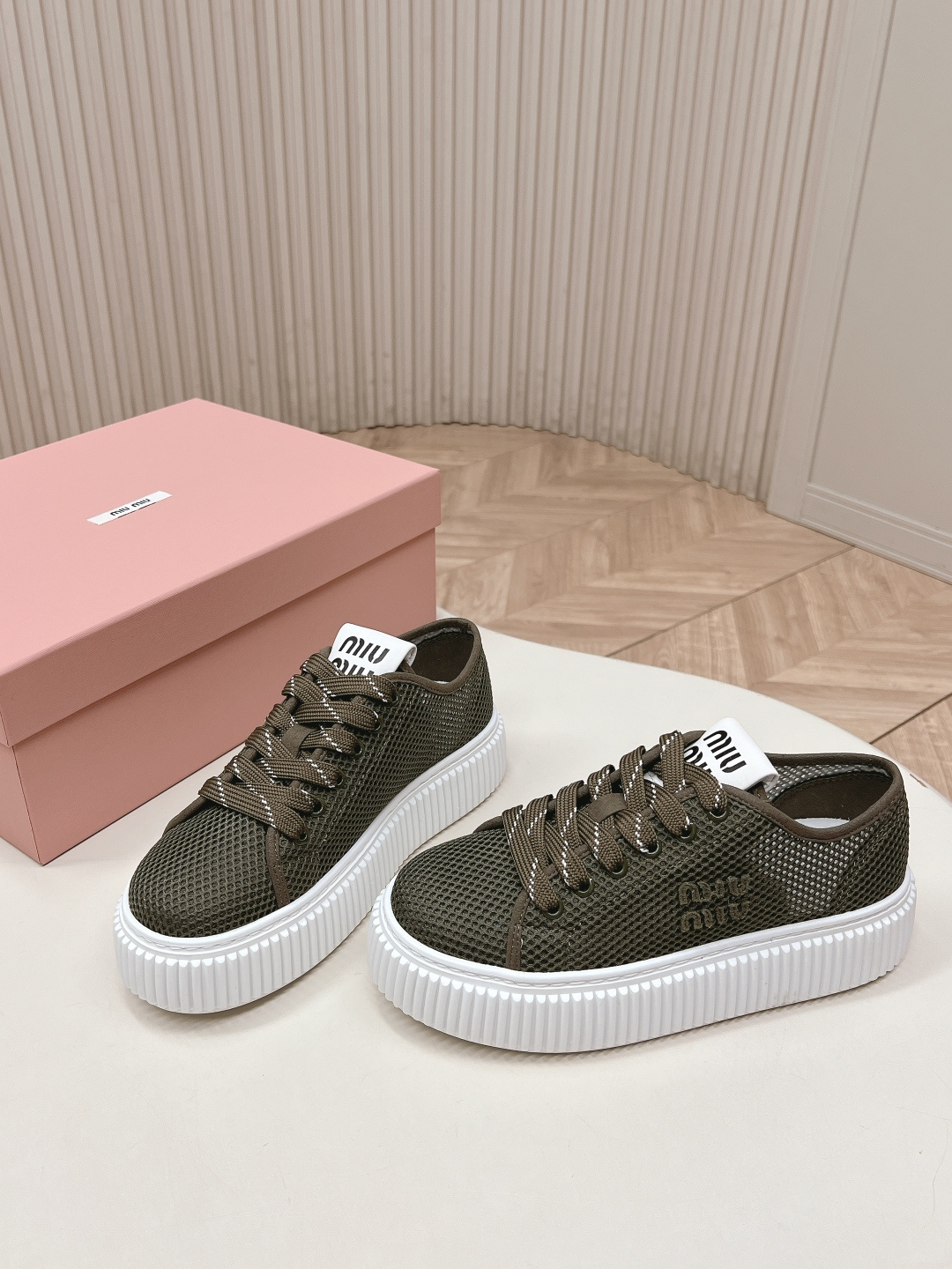 Miu Miu Miu Miu26ss 春夏新款网面饼干厚底鞋 自带清甜少女感的Miu Miu网面饼干厚底鞋