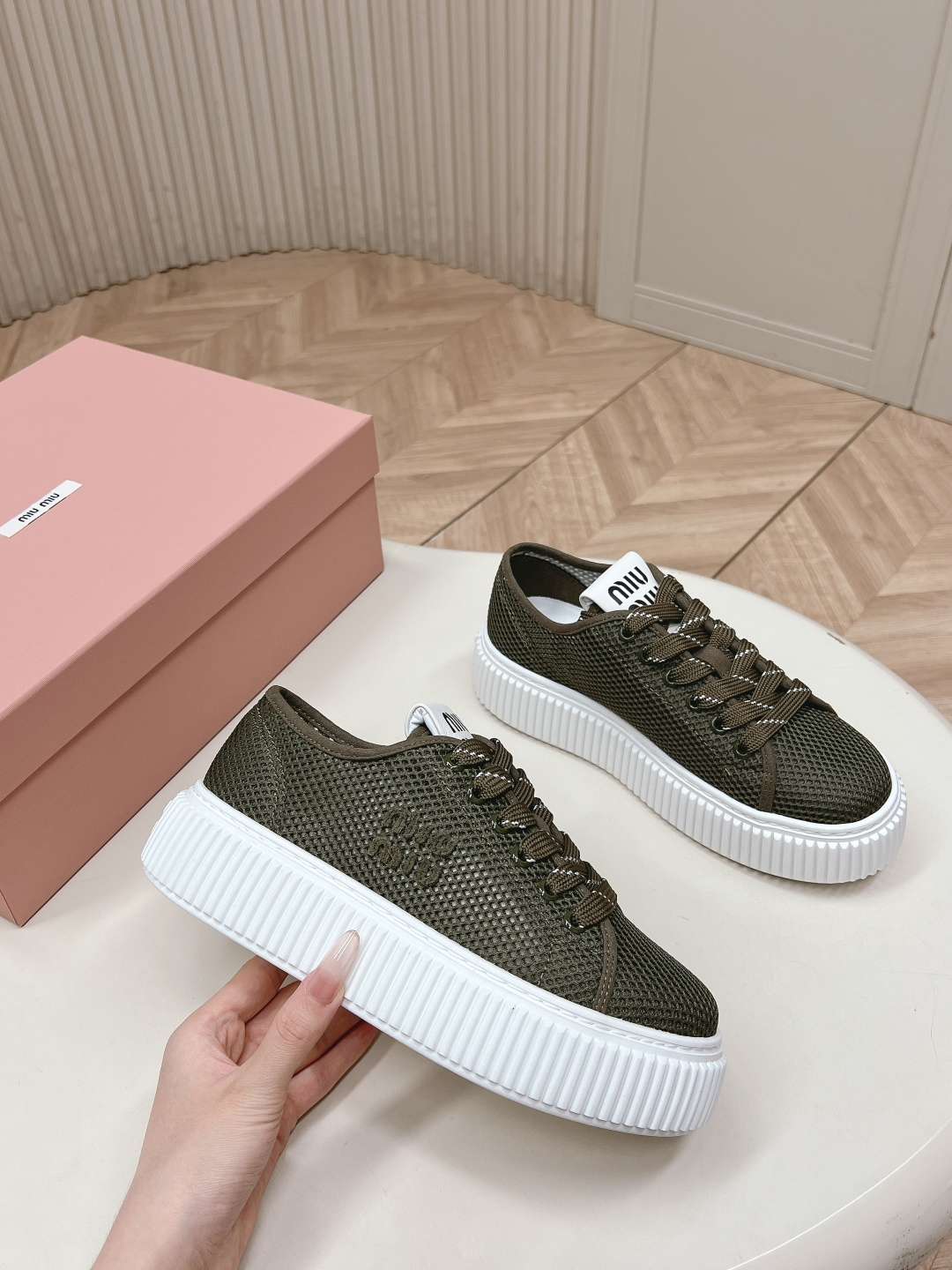 Miu Miu Miu Miu26ss 春夏新款网面饼干厚底鞋 自带清甜少女感的Miu Miu网面饼干厚底鞋