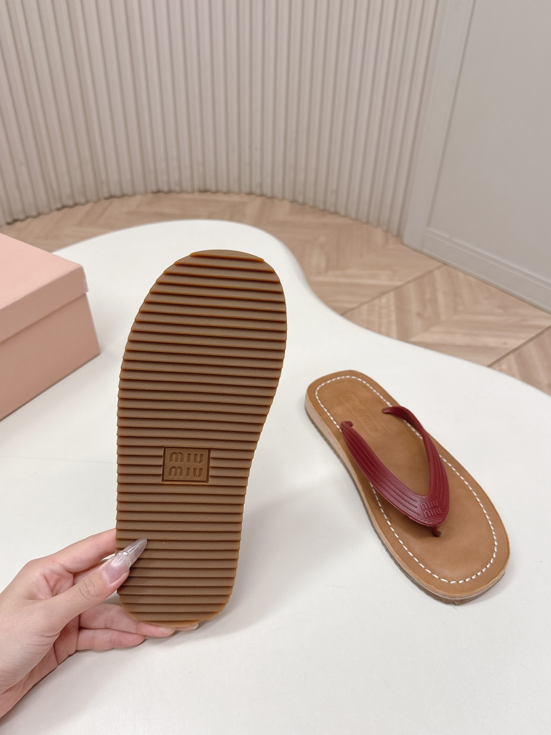Miu Miu MIUMIU 缪缪 2026夏季新款老钱风 风夹趾人字拖鞋厚底休闲沙滩夹脚凉拖鞋