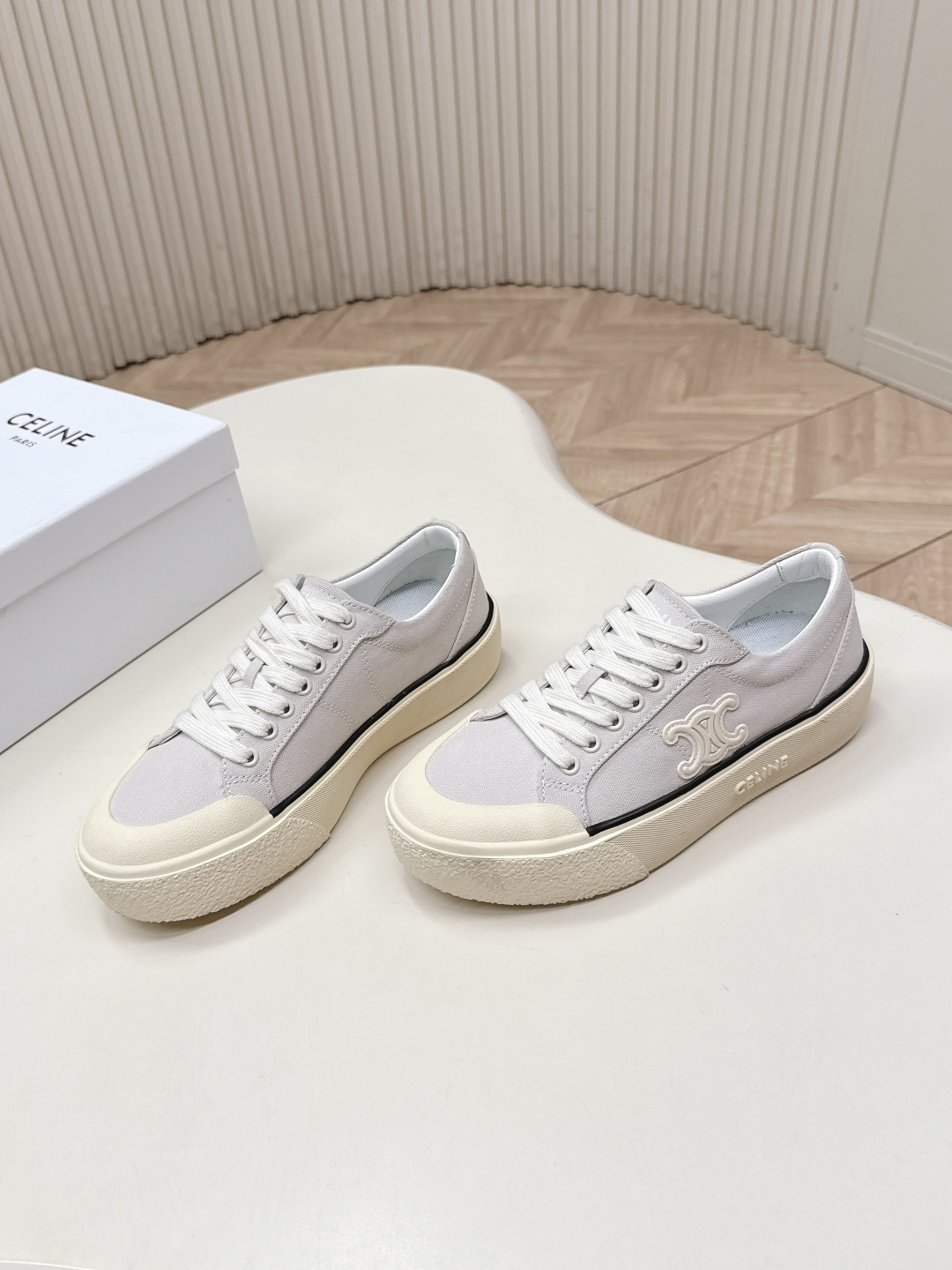 厚底 Celine 赛琳 26新款凯旋门德训鞋阿甘鞋帆布鞋休闲鞋 这是充满街头感的一双鞋子，延续经典设计