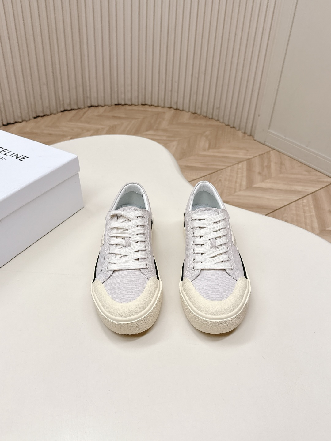 厚底 Celine 赛琳 26新款凯旋门德训鞋阿甘鞋帆布鞋休闲鞋 这是充满街头感的一双鞋子，延续经典设计