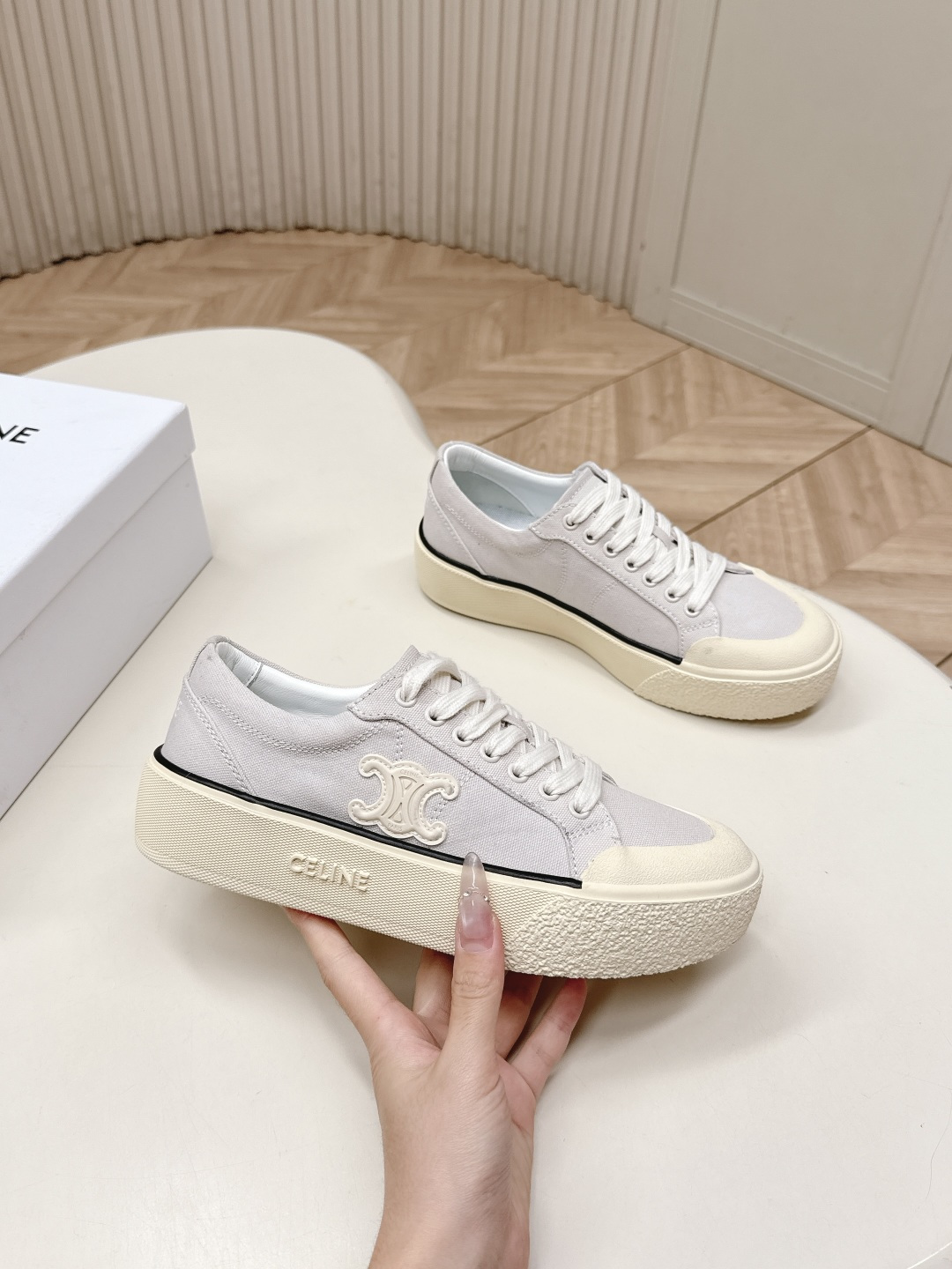 厚底 Celine 赛琳 26新款凯旋门德训鞋阿甘鞋帆布鞋休闲鞋 这是充满街头感的一双鞋子，延续经典设计