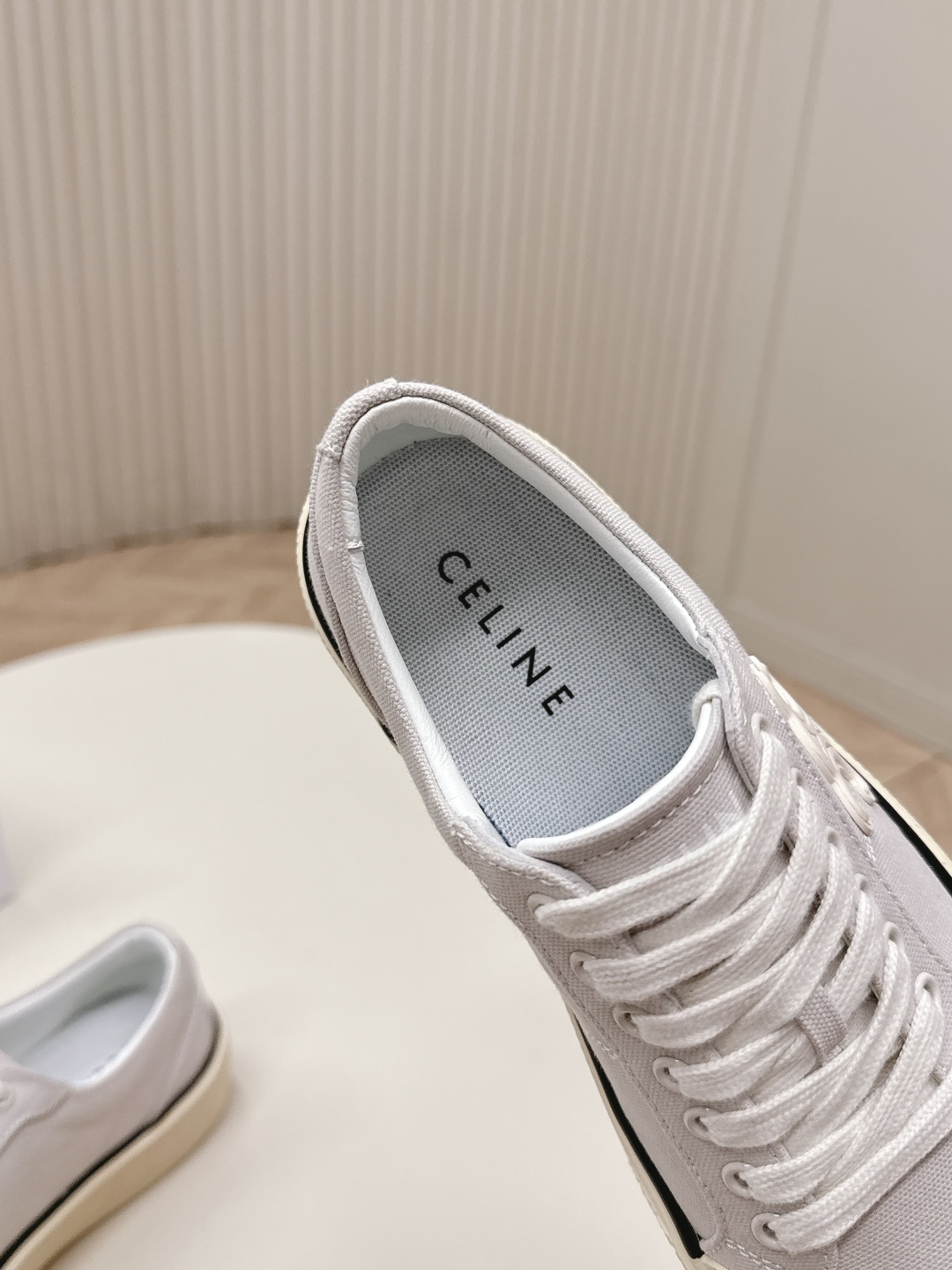 厚底 Celine 赛琳 26新款凯旋门德训鞋阿甘鞋帆布鞋休闲鞋 这是充满街头感的一双鞋子，延续经典设计
