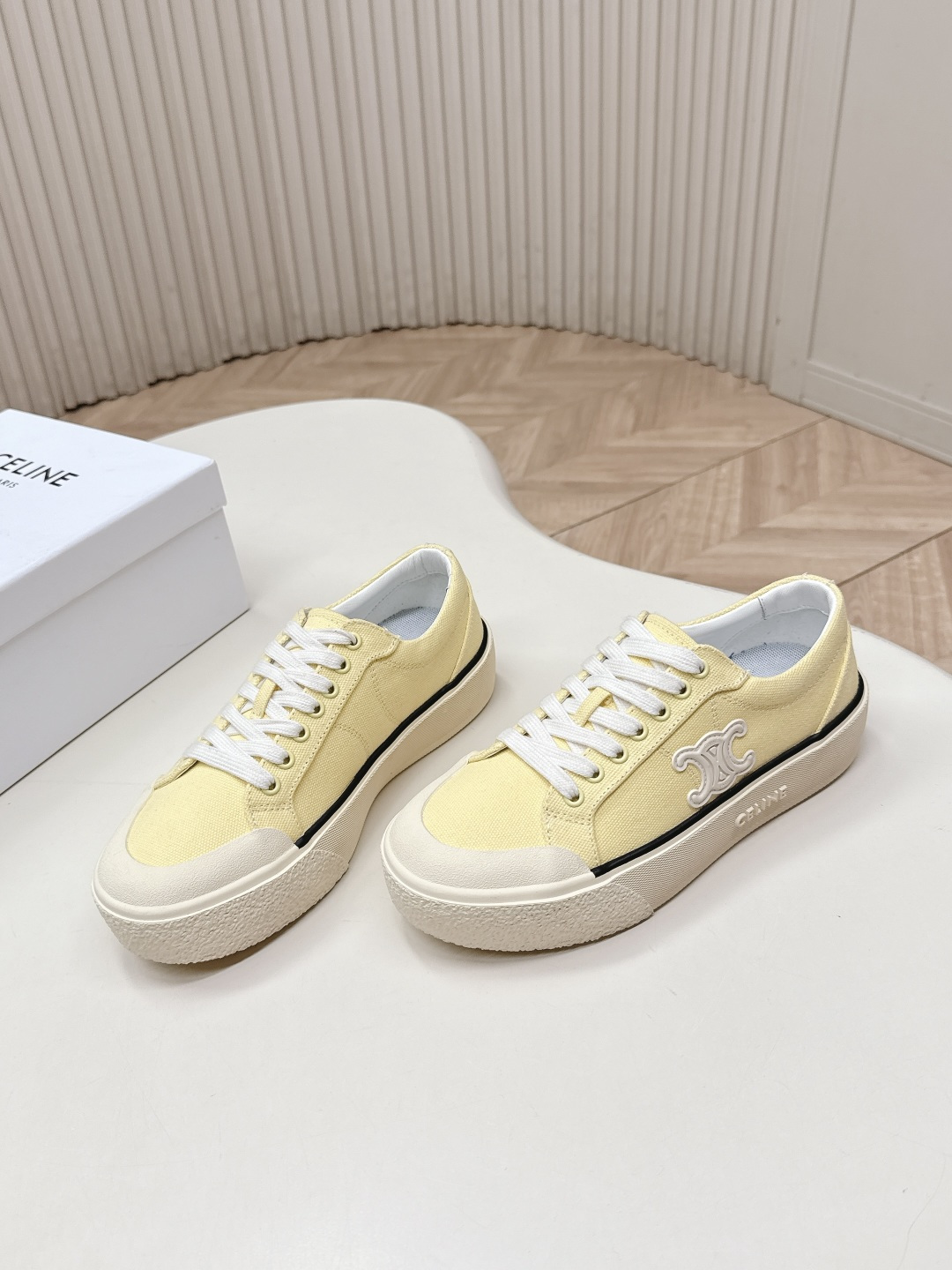 厚底 Celine 赛琳 26新款凯旋门德训鞋阿甘鞋帆布鞋休闲鞋 这是充满街头感的一双鞋子，延续经典设计