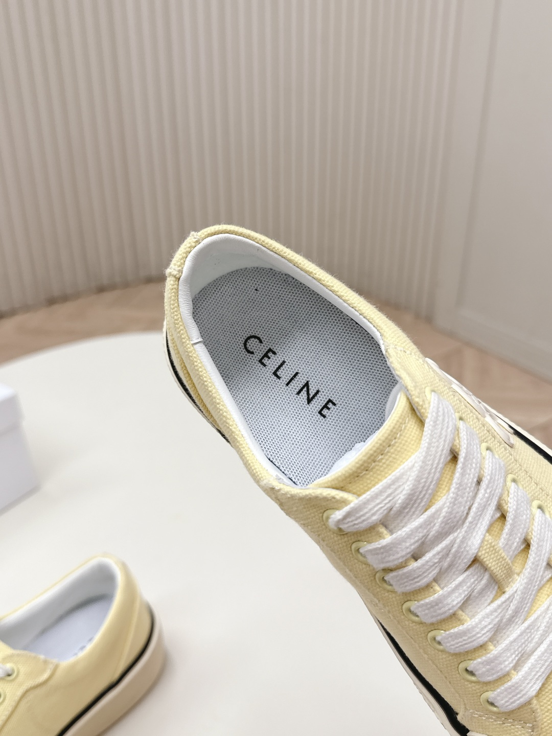 厚底 Celine 赛琳 26新款凯旋门德训鞋阿甘鞋帆布鞋休闲鞋 这是充满街头感的一双鞋子，延续经典设计