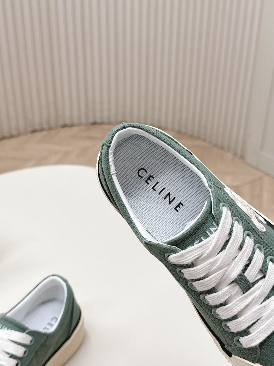 厚底 Celine 赛琳 26新款凯旋门德训鞋阿甘鞋帆布鞋休闲鞋 这是充满街头感的一双鞋子，延续经典设计