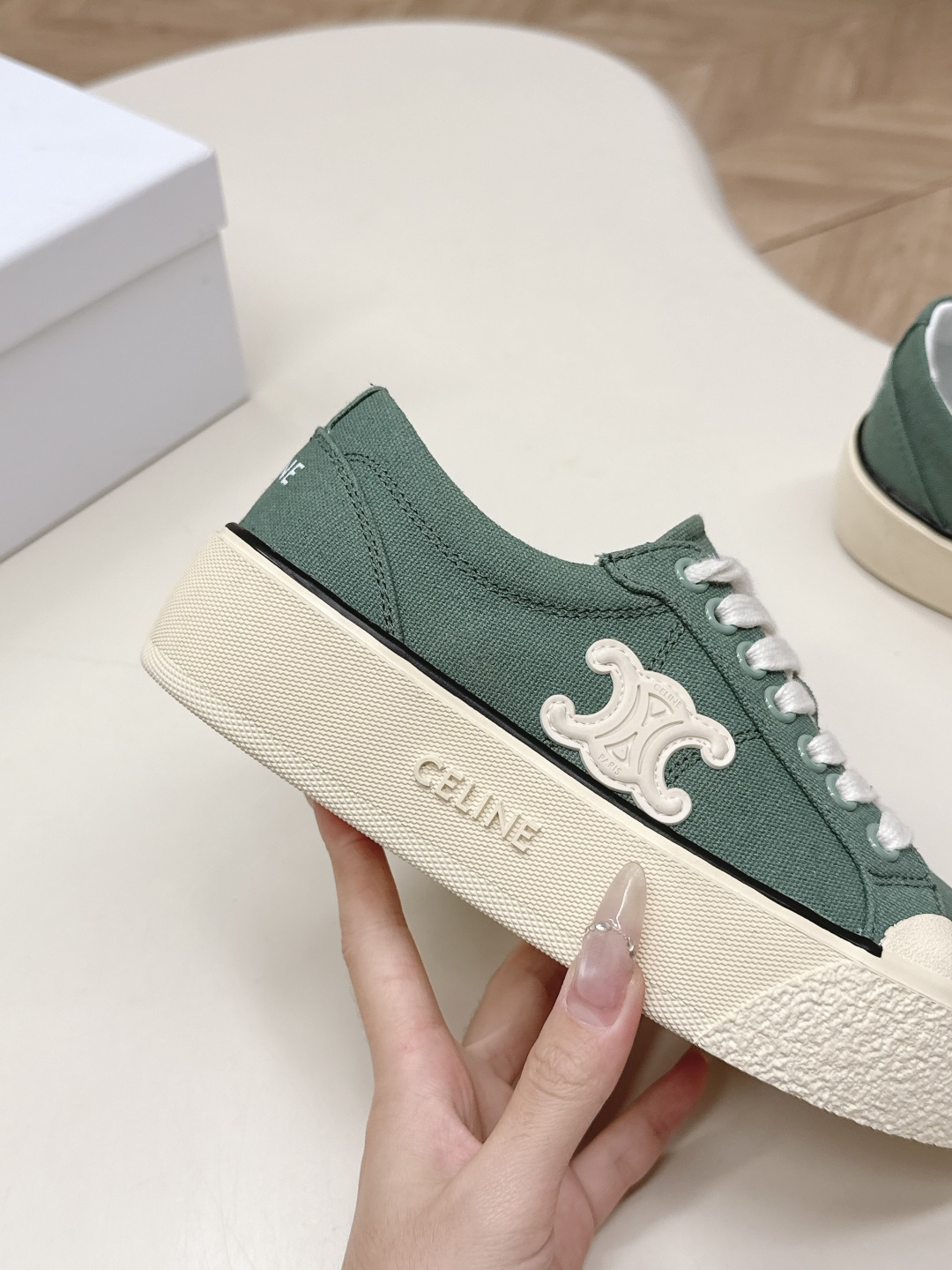 厚底 Celine 赛琳 26新款凯旋门德训鞋阿甘鞋帆布鞋休闲鞋 这是充满街头感的一双鞋子，延续经典设计