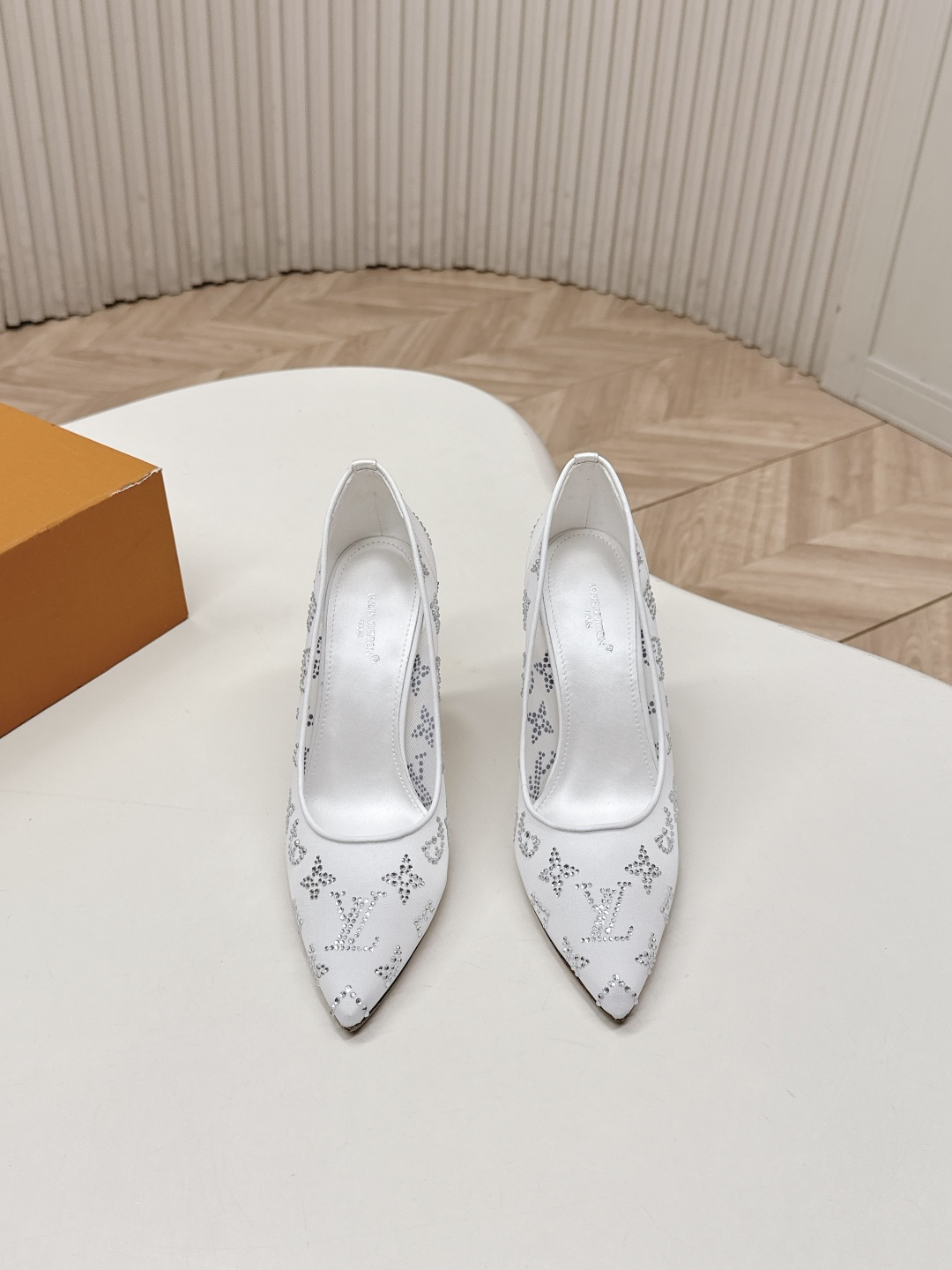 Louis Vuitton LV驴牌 2026系列 春夏新款高跟拖鞋凉鞋单鞋 仙女款 调楦 楦型百搭瘦脚yyds