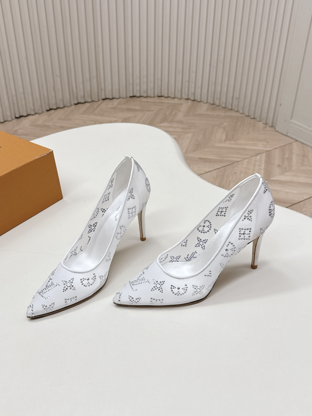 Louis Vuitton LV驴牌 2026系列 春夏新款高跟拖鞋凉鞋单鞋 仙女款 调楦 楦型百搭瘦脚yyds