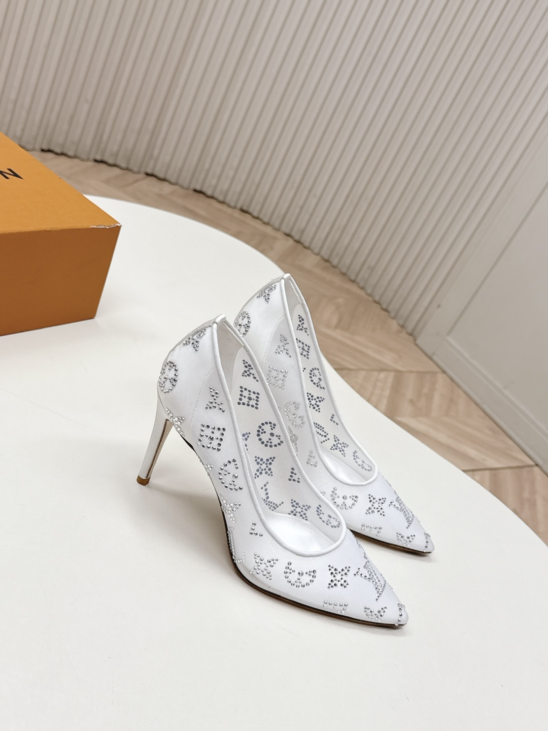 Louis Vuitton LV驴牌 2026系列 春夏新款高跟拖鞋凉鞋单鞋 仙女款 调楦 楦型百搭瘦脚yyds