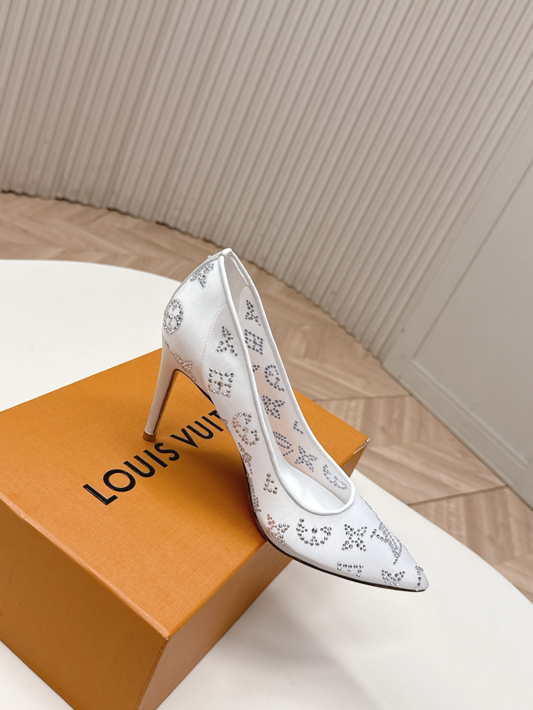 Louis Vuitton LV驴牌 2026系列 春夏新款高跟拖鞋凉鞋单鞋 仙女款 调楦 楦型百搭瘦脚yyds