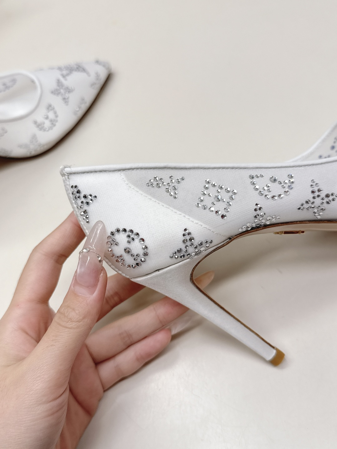 Louis Vuitton LV驴牌 2026系列 春夏新款高跟拖鞋凉鞋单鞋 仙女款 调楦 楦型百搭瘦脚yyds