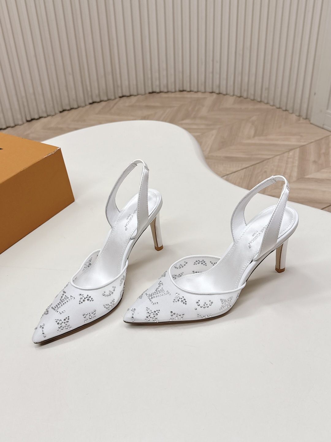Louis Vuitton LV驴牌 2026系列 春夏新款高跟拖鞋凉鞋单鞋 仙女款 调楦 楦型百搭瘦脚yyds