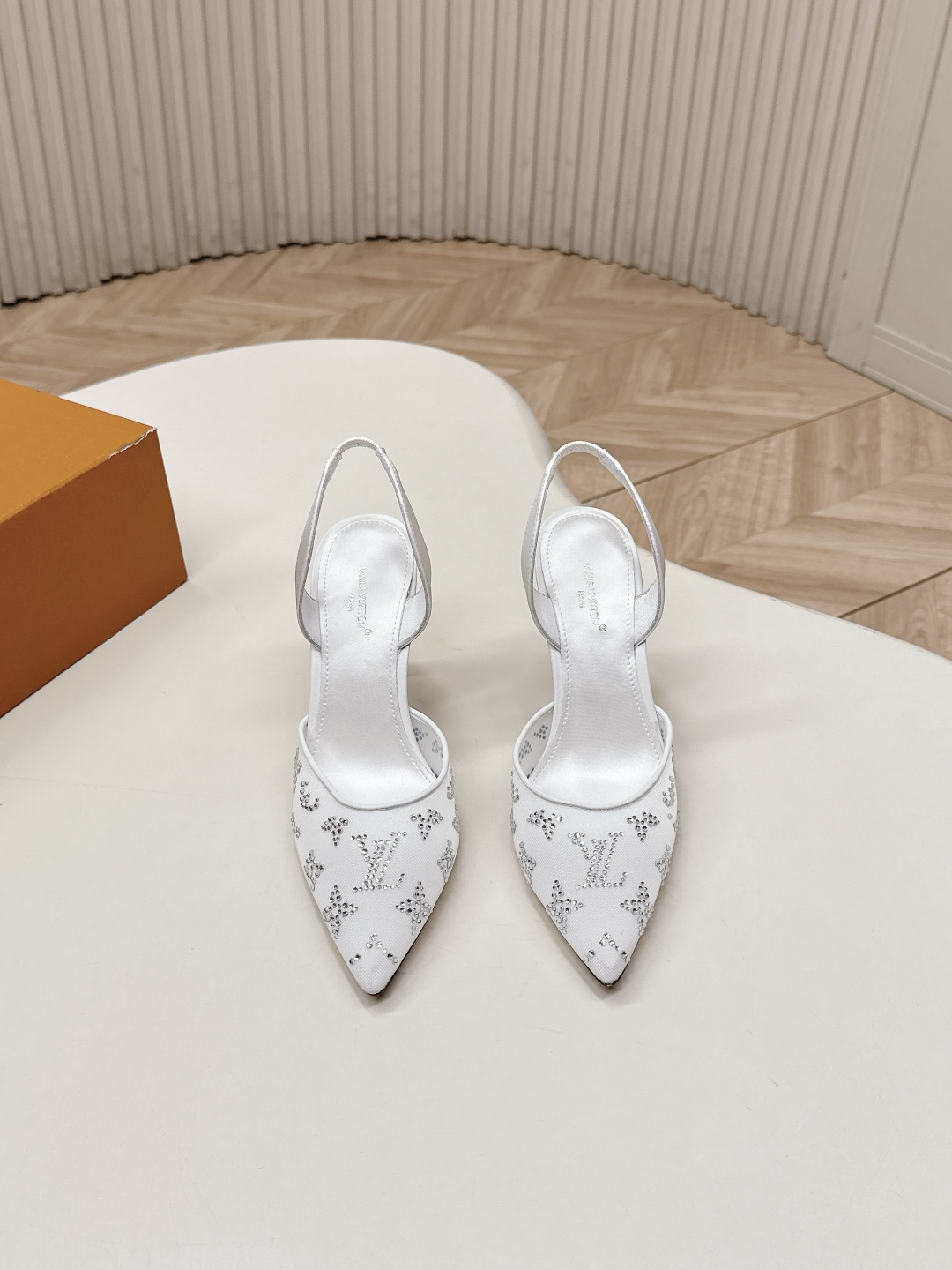 Louis Vuitton LV驴牌 2026系列 春夏新款高跟拖鞋凉鞋单鞋 仙女款 调楦 楦型百搭瘦脚yyds