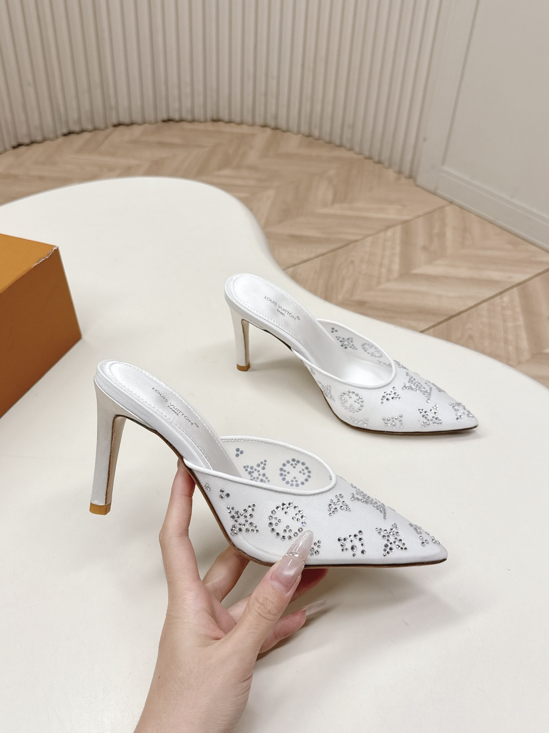 Louis Vuitton LV驴牌 2026系列 春夏新款高跟拖鞋凉鞋单鞋 仙女款 调楦 楦型百搭瘦脚yyds