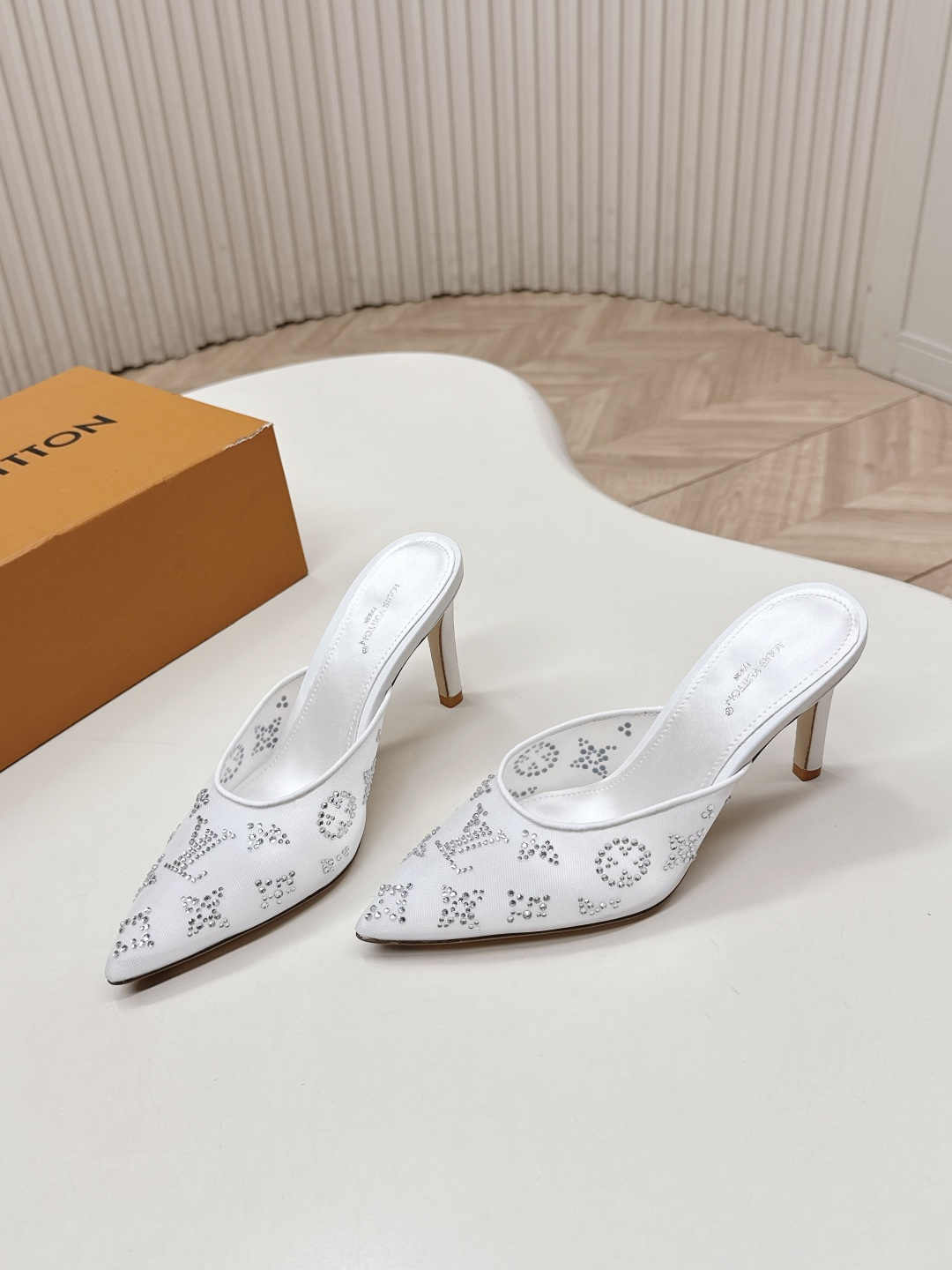 Louis Vuitton LV驴牌 2026系列 春夏新款高跟拖鞋凉鞋单鞋 仙女款 调楦 楦型百搭瘦脚yyds