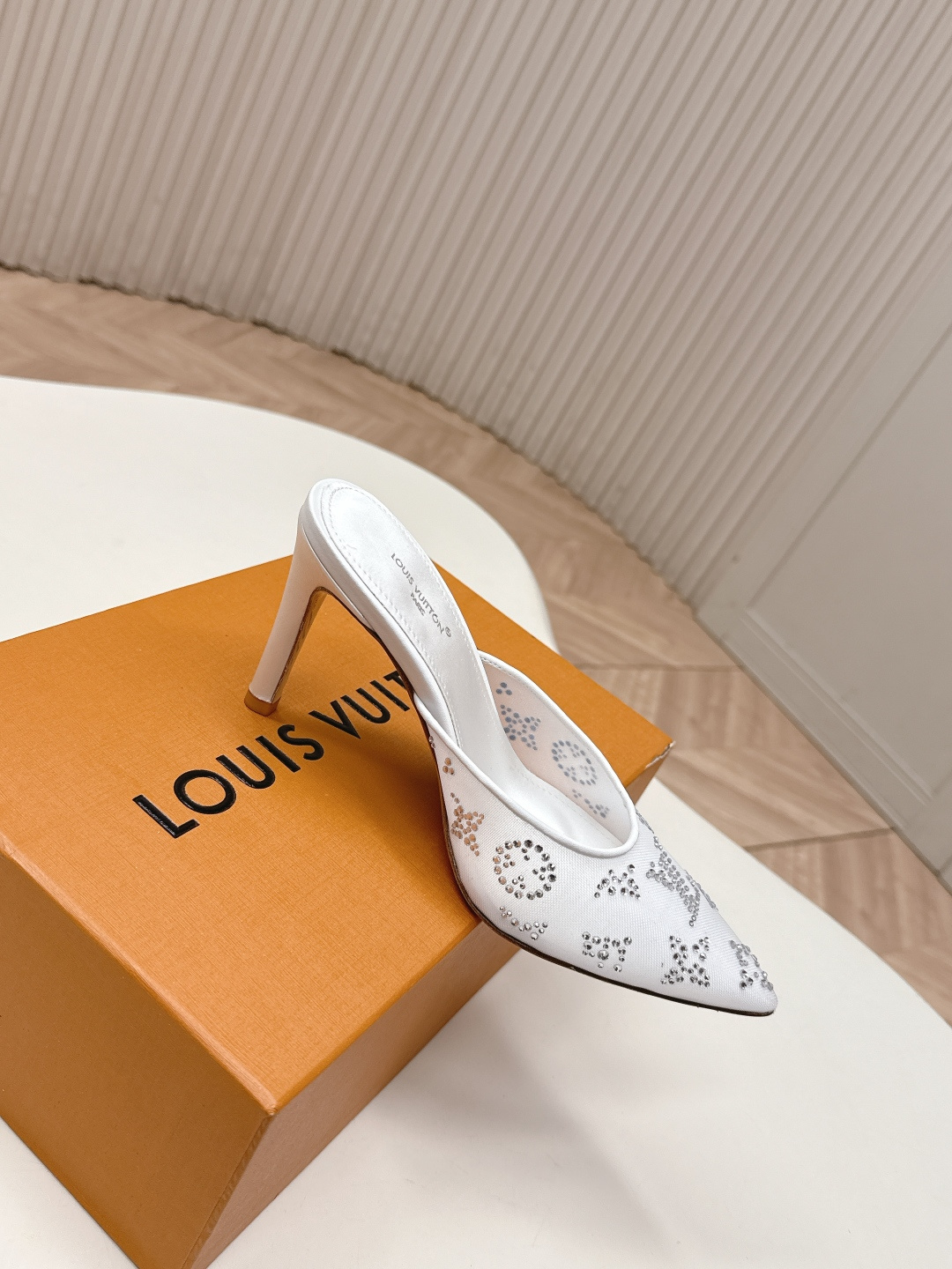 Louis Vuitton LV驴牌 2026系列 春夏新款高跟拖鞋凉鞋单鞋 仙女款 调楦 楦型百搭瘦脚yyds