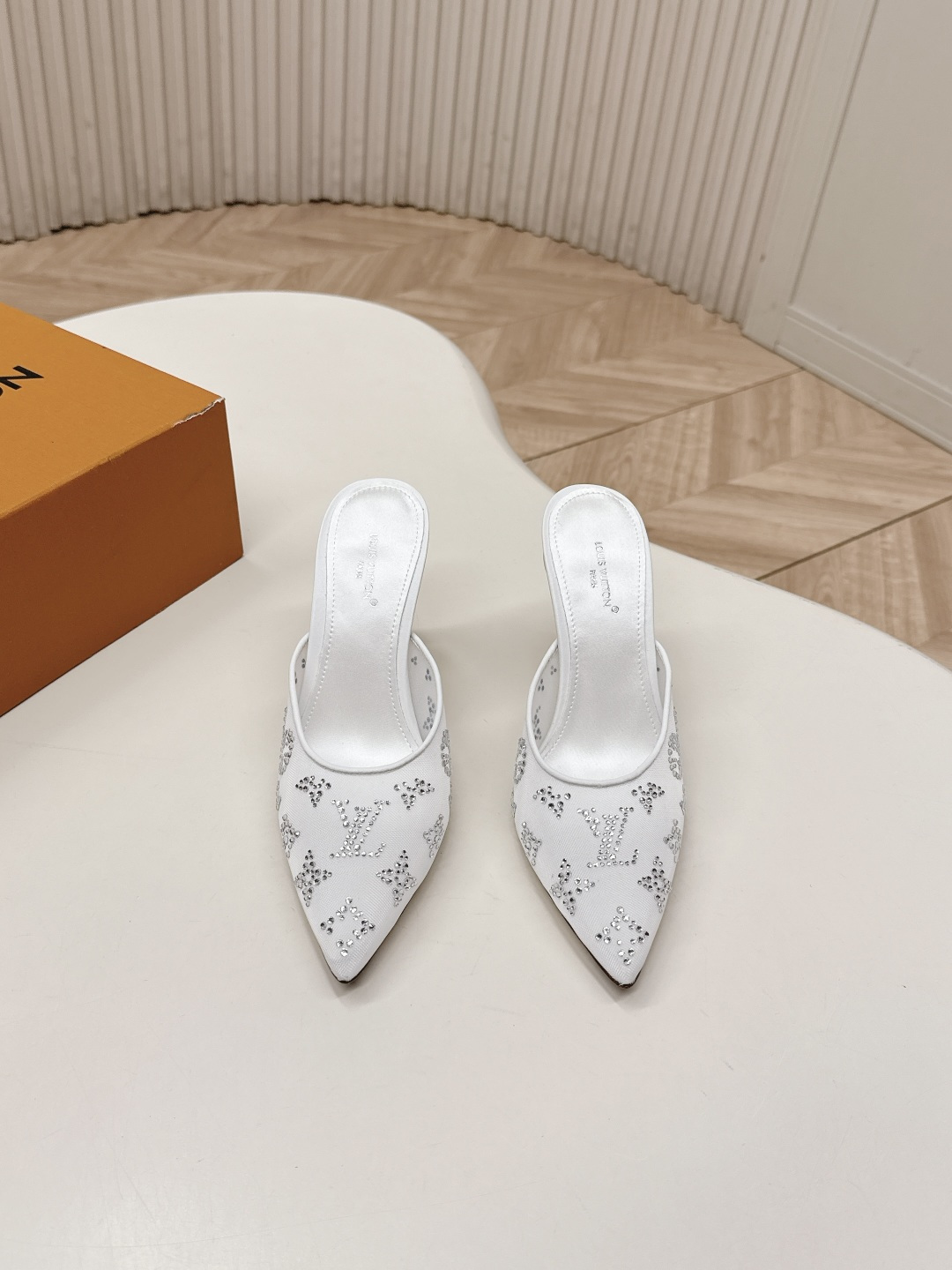 Louis Vuitton LV驴牌 2026系列 春夏新款高跟拖鞋凉鞋单鞋 仙女款 调楦 楦型百搭瘦脚yyds