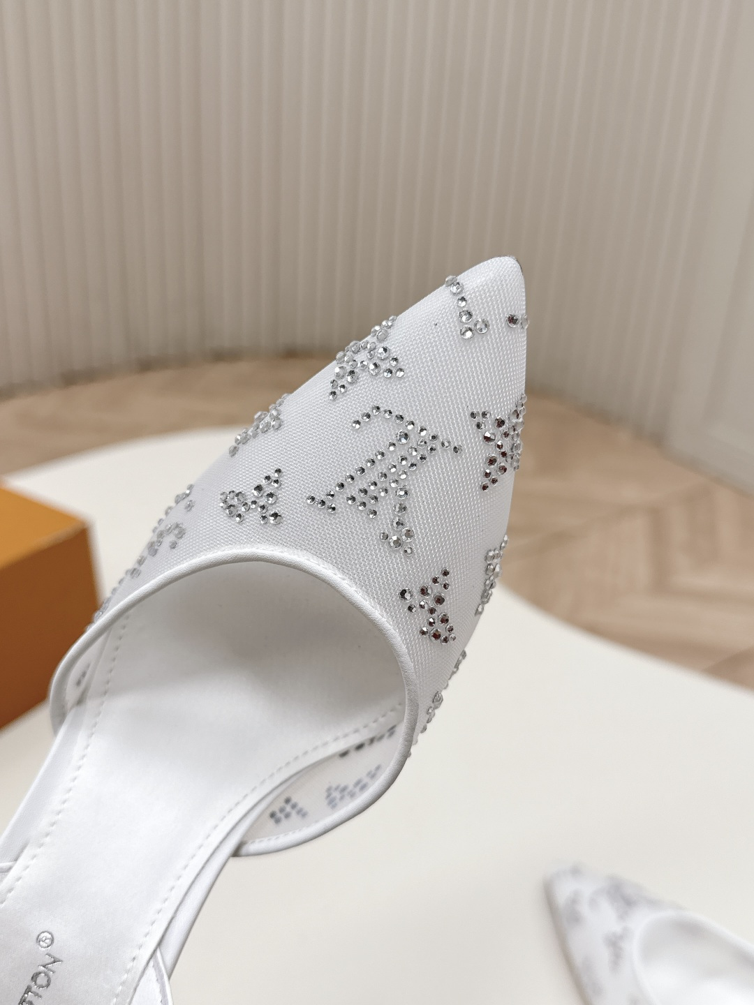 Louis Vuitton LV驴牌 2026系列 春夏新款高跟拖鞋凉鞋单鞋 仙女款 调楦 楦型百搭瘦脚yyds