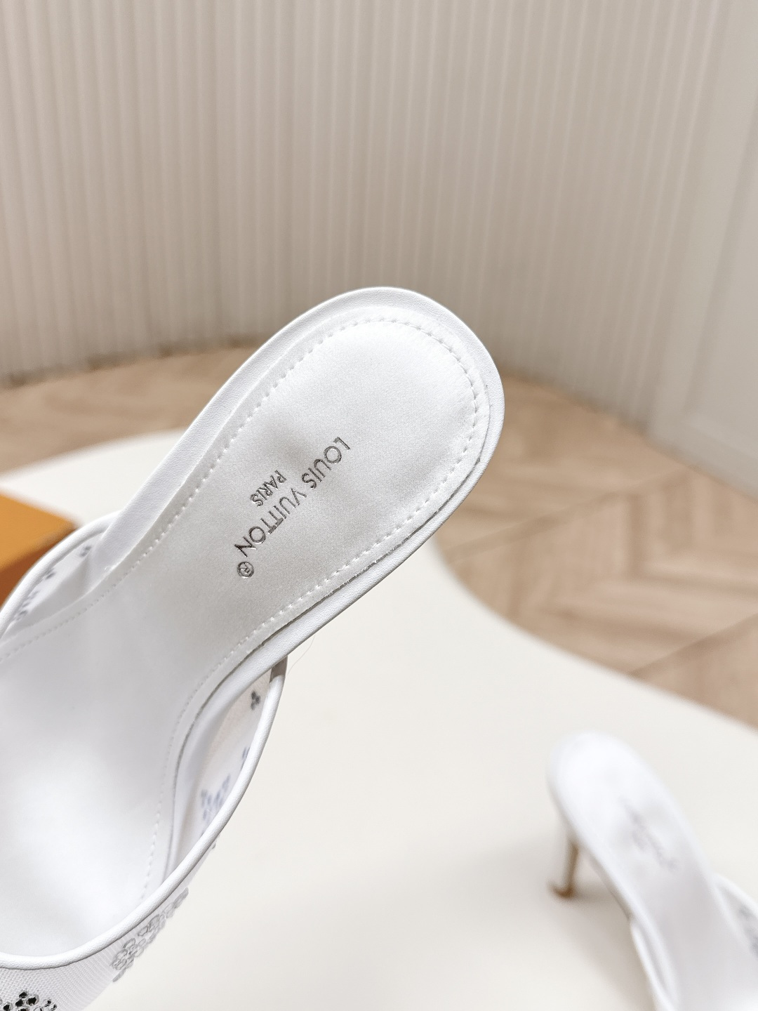 Louis Vuitton LV驴牌 2026系列 春夏新款高跟拖鞋凉鞋单鞋 仙女款 调楦 楦型百搭瘦脚yyds