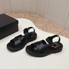 Prada 普拉达2026春夏新款凉鞋系列 罗马厚底凉鞋 最新走秀款,经典升级 舒适度与时髦度并存 每个 Prada 普拉达2026春夏新款凉鞋系列 罗马厚底凉鞋 最新走秀款,经典升级 舒适度与时髦度并存 每个