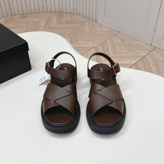 Prada 普拉达2026春夏新款凉鞋系列 罗马厚底凉鞋 最新走秀款,经典升级 舒适度与时髦度并存 每个 Prada 普拉达2026春夏新款凉鞋系列 罗马厚底凉鞋 最新走秀款,经典升级 舒适度与时髦度并存 每个