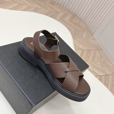 Prada 普拉达2026春夏新款凉鞋系列 罗马厚底凉鞋 最新走秀款,经典升级 舒适度与时髦度并存 每个 Prada 普拉达2026春夏新款凉鞋系列 罗马厚底凉鞋 最新走秀款,经典升级 舒适度与时髦度并存 每个
