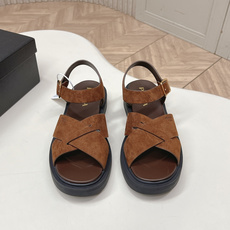 Prada 普拉达2026春夏新款凉鞋系列 罗马厚底凉鞋 最新走秀款,经典升级 舒适度与时髦度并存 每个 Prada 普拉达2026春夏新款凉鞋系列 罗马厚底凉鞋 最新走秀款,经典升级 舒适度与时髦度并存 每个