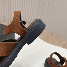 Prada 普拉达2026春夏新款凉鞋系列 罗马厚底凉鞋 最新走秀款,经典升级 舒适度与时髦度并存 每个 Prada 普拉达2026春夏新款凉鞋系列 罗马厚底凉鞋 最新走秀款,经典升级 舒适度与时髦度并存 每个