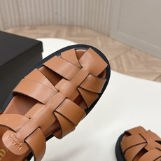 Prada 普拉达2026春夏新款凉鞋系列 罗马厚底凉鞋 最新走秀款,经典升级 舒适度与时髦度并存 每个 Prada 普拉达2026春夏新款凉鞋系列 罗马厚底凉鞋 最新走秀款,经典升级 舒适度与时髦度并存 每个