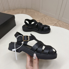 Prada 普拉达2026春夏新款凉鞋系列 罗马厚底凉鞋 最新走秀款,经典升级 舒适度与时髦度并存 每个 Prada 普拉达2026春夏新款凉鞋系列 罗马厚底凉鞋 最新走秀款,经典升级 舒适度与时髦度并存 每个