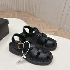 Prada 普拉达2026春夏新款凉鞋系列 罗马厚底凉鞋 最新走秀款,经典升级 舒适度与时髦度并存 每个 Prada 普拉达2026春夏新款凉鞋系列 罗马厚底凉鞋 最新走秀款,经典升级 舒适度与时髦度并存 每个