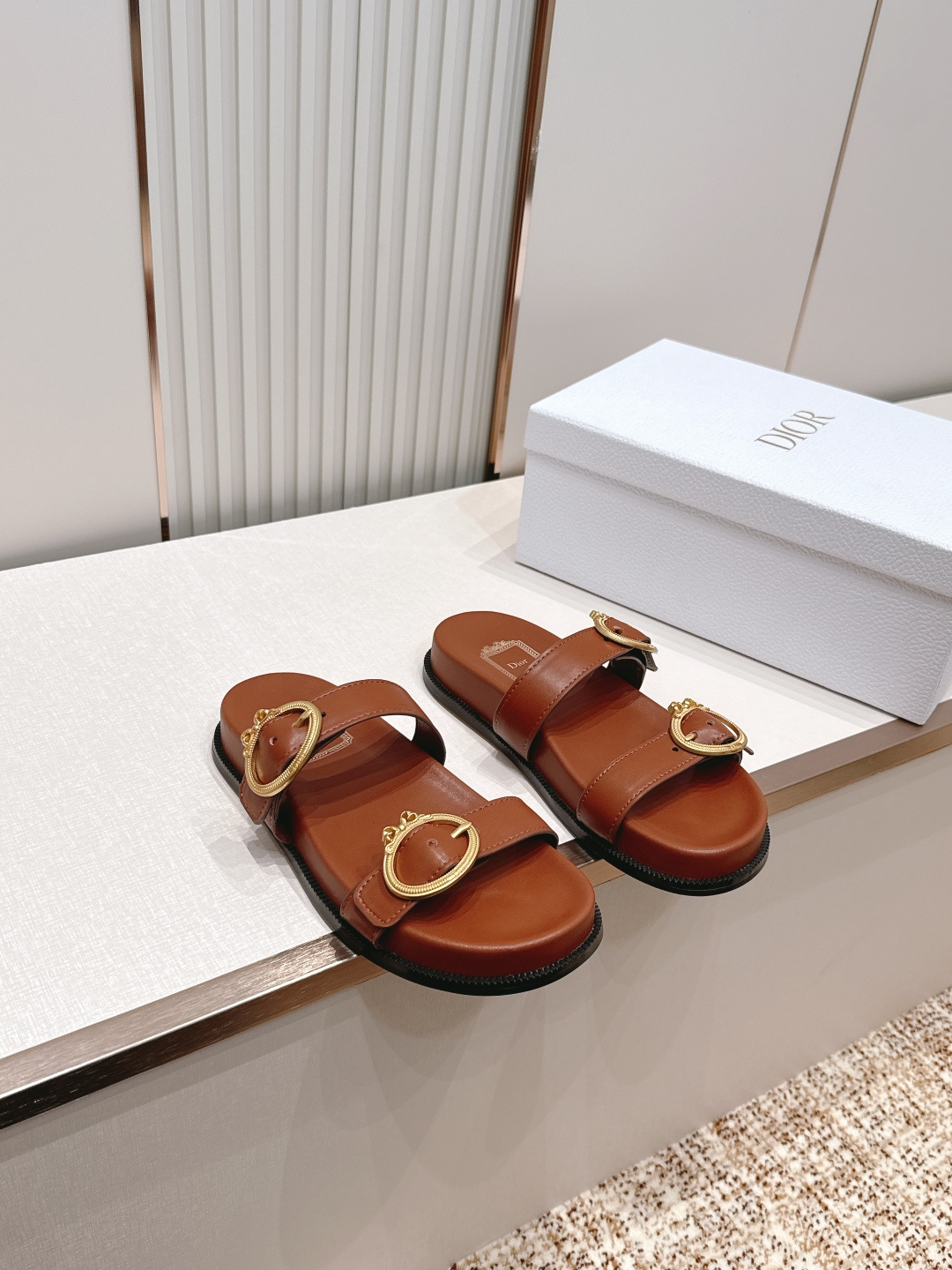 Dior Dior迪奥2026 最新皮带扣凉鞋拖鞋系列 最新模具五金 超耐看超百搭款 上脚非常舒适 显瘦又显白 鞋面 定制鞋面